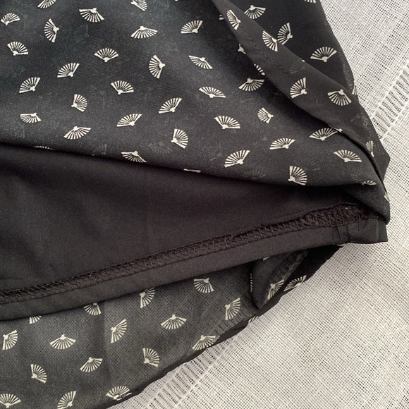 H&M little black printed dress with drawstring waist. - Picture 5 of 14